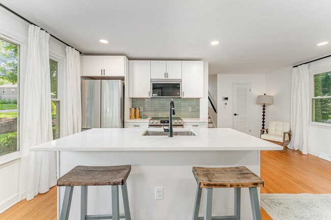 Building Photo - 4014 Sulkirk Rd