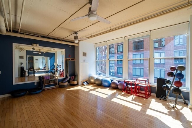 Building Photo - 1025 MAXWELL Ln