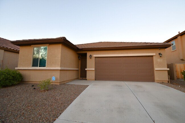 Primary Photo - 17296 W Molly Ln