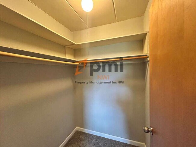 Building Photo - 660 N Hobart Rd