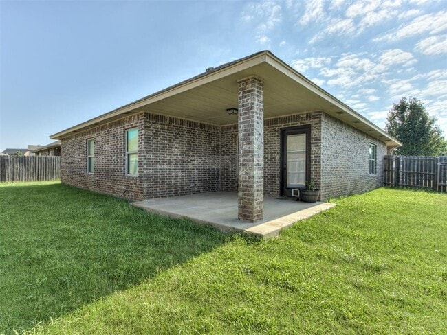 Building Photo - 7201 Meadow Lake Dr