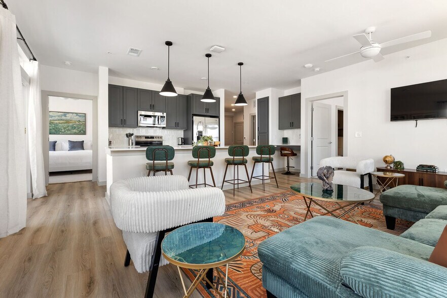 Building Photo - 1301 Leah Ave