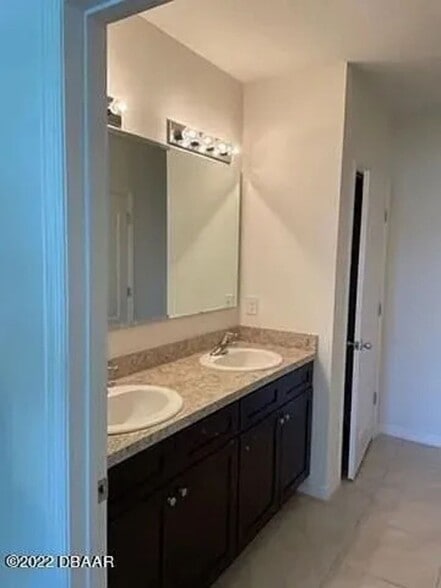 Building Photo - 2814 Blue Shrs Wy