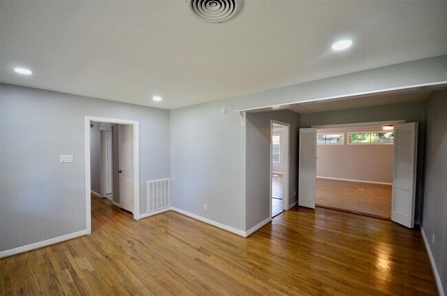 Building Photo - 6229 Tanager St
