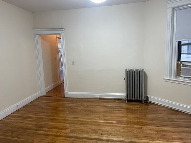 Building Photo - PACKARDS CORNER STUDIO WITH ALCOVE, Great ...