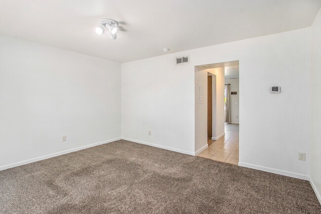 Building Photo - 3406 Kenbrooke Ct