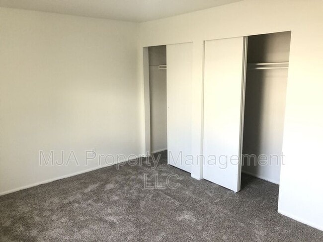 Building Photo - 4936 S La Brea St