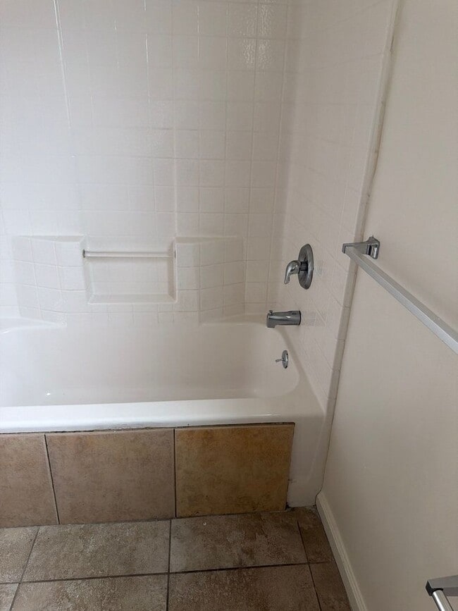 Building Photo - 705 S Brown St