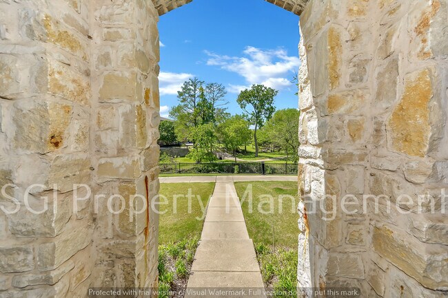 Building Photo - 679 Emily Ln