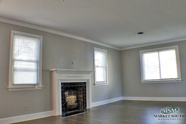 Building Photo - *APPLICATION PENDING!!*  ***ENCHANTING ARDSLEY PARK*****