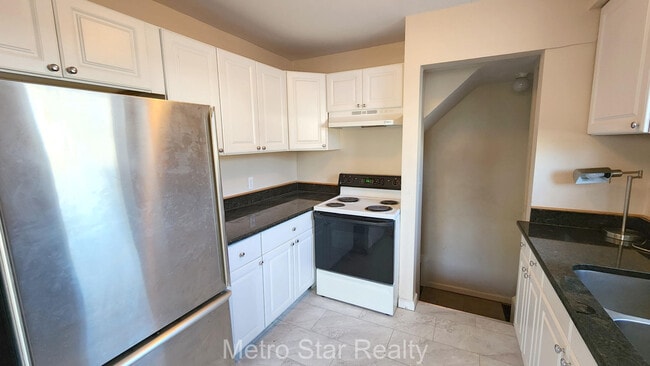 Building Photo - 315 N Minerva Ave