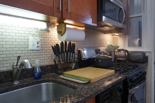 Building Photo - 720 Fairmont St NW