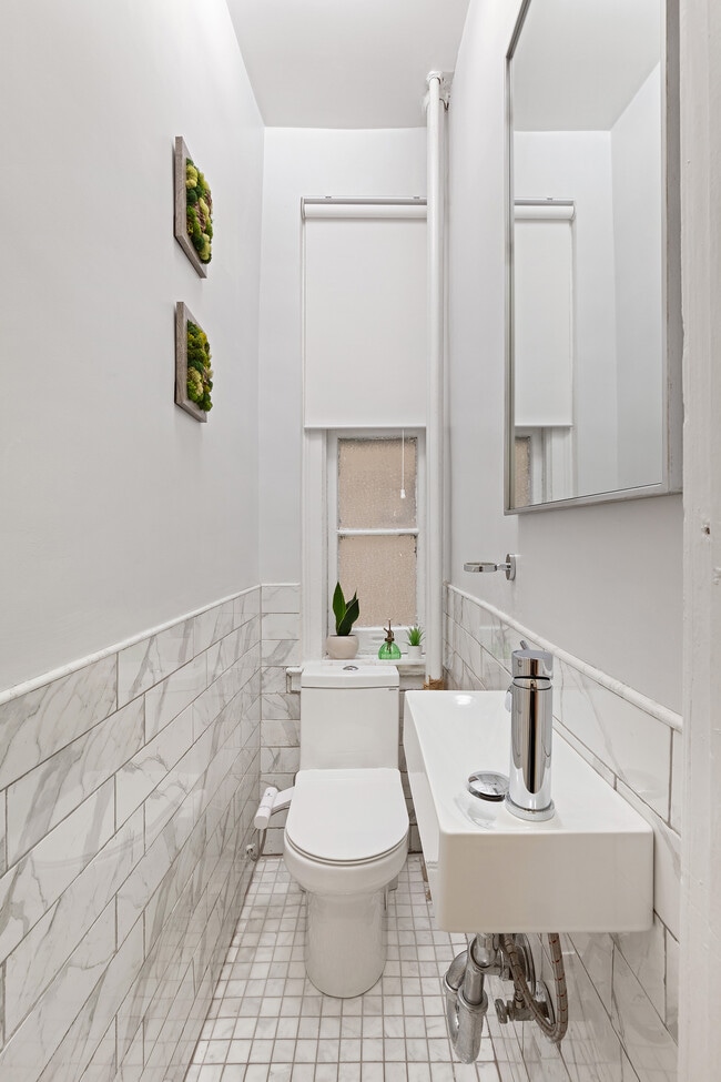 Building Photo - 522 West End Ave