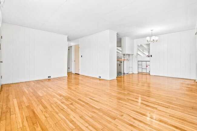 Building Photo - Charming 3 bedroom, 1 bath home with large...