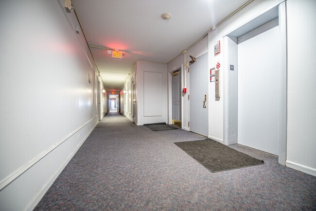Building Photo - 5101 Carriage Way Dr