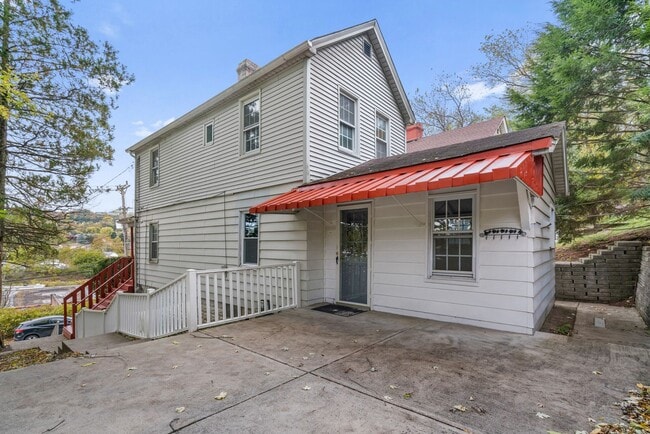 Building Photo - MOVE IN SPECIAL! SCORE HALF OFF 1ST MONTH'...