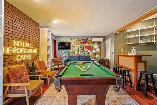 Building Photo - 1825 Jennifer Dr