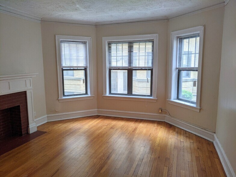 Building Photo - 925 Forest Ave