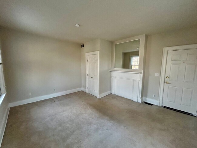Building Photo - PLEASANT RIDGE - Huge Meticulous 2 bed 2 story home.  Fenced yard.