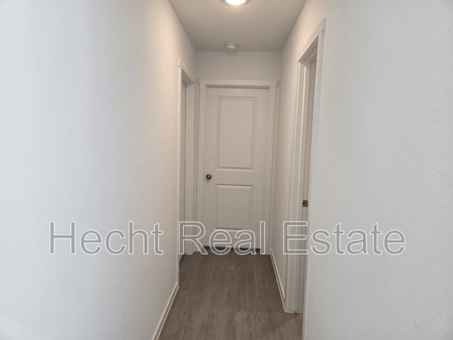 Building Photo - 1518 Tiptop Mdw