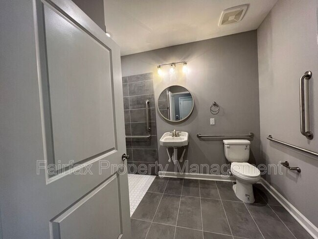 Building Photo - 518 Boone St