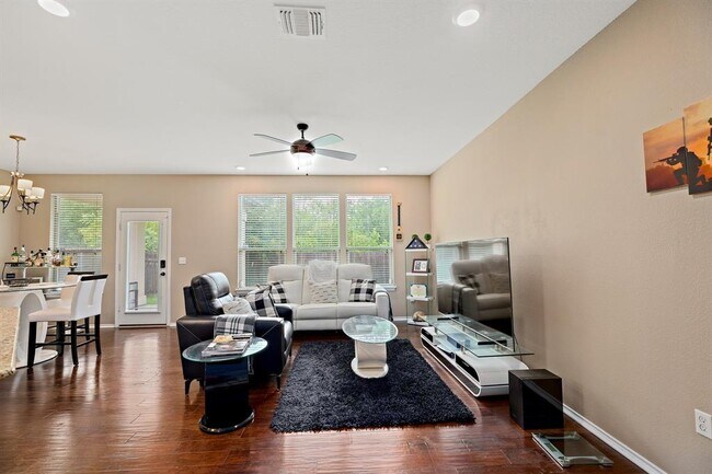 Building Photo - 1501 Arial Dr