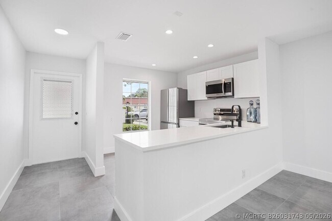Building Photo - 737 Nantucket Cir
