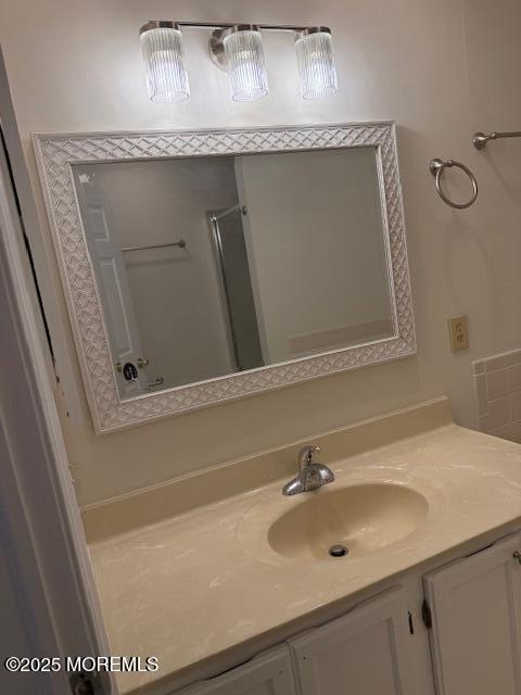 Building Photo - 975 Lily Ct