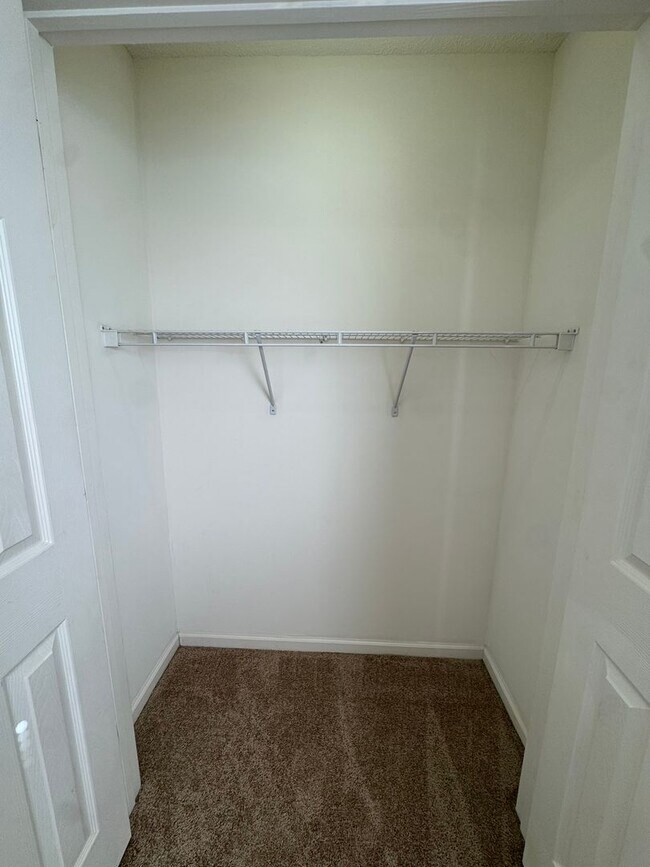 Building Photo - 147 Springwood Ln