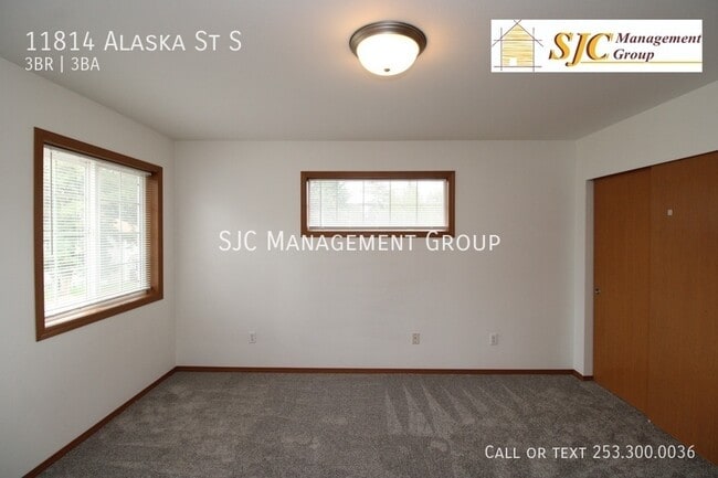 Building Photo - 11814 Alaska St S