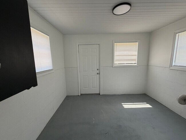 Building Photo - 120 Eastwood Ave