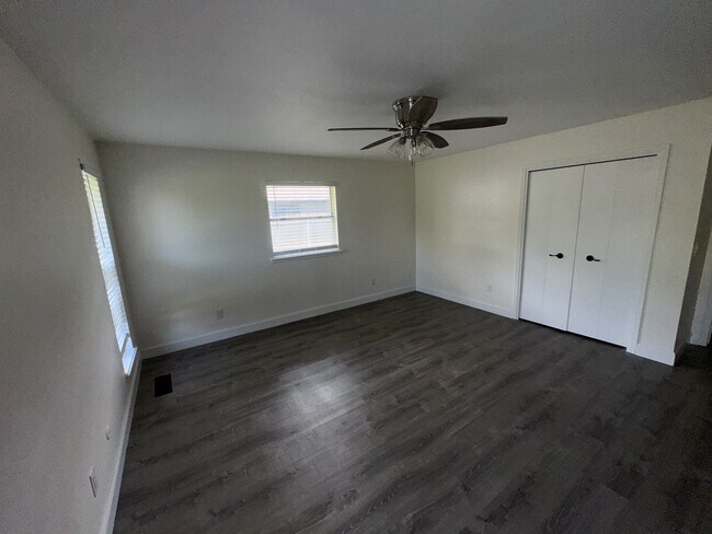 Building Photo - 5208 Mackleman Dr