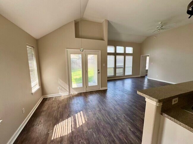 Building Photo - 21114 Sun Haven Dr