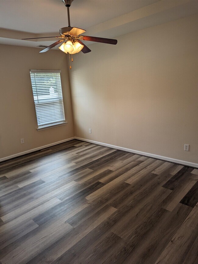 Building Photo - 155 Oakmont Dr