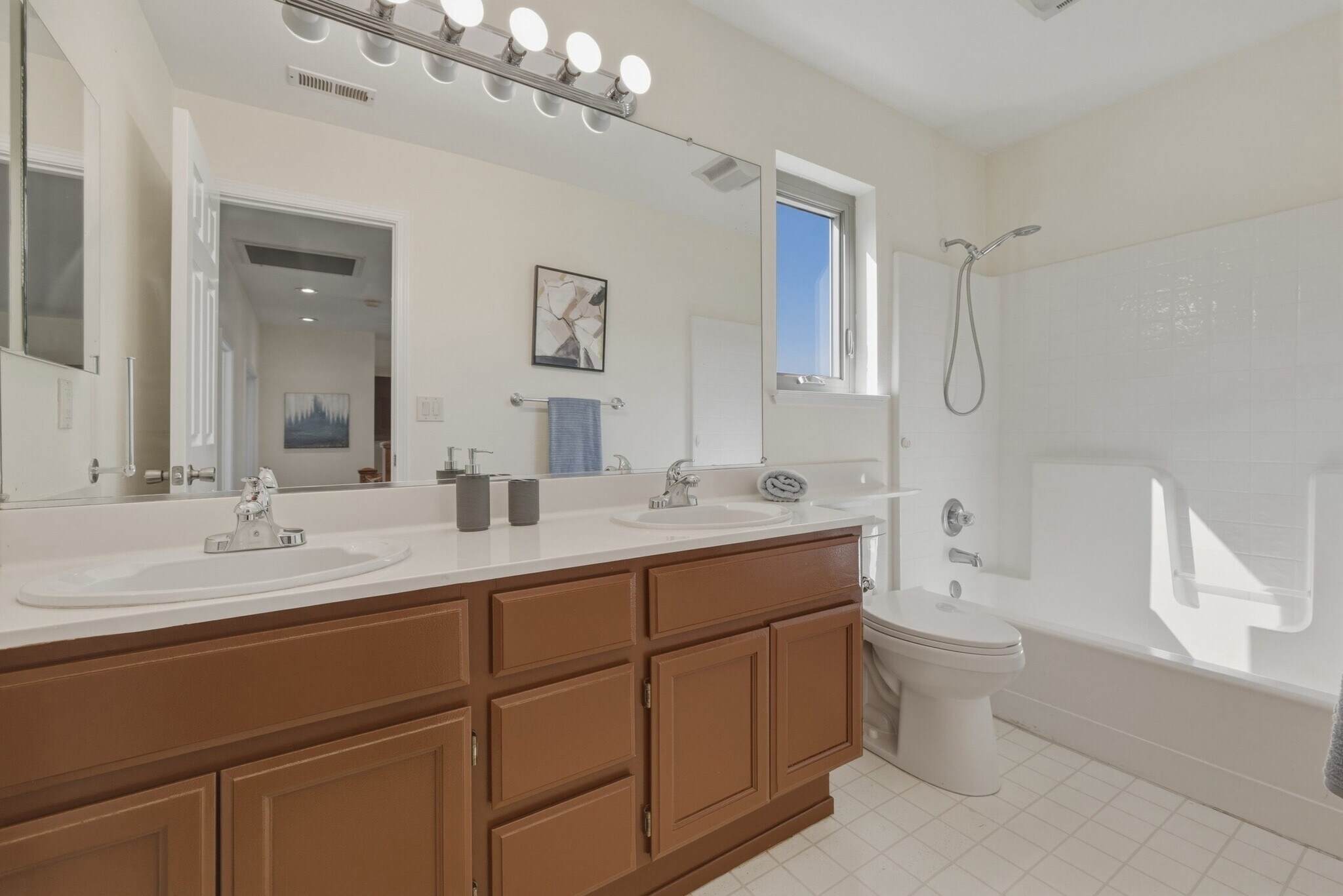 Building Photo - 1433 Jayhawk Ln