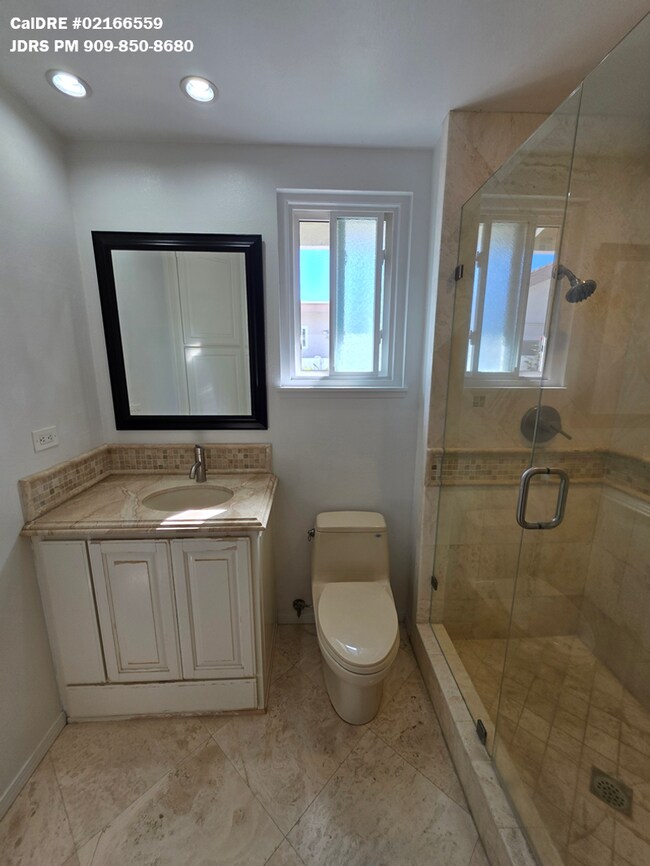 Building Photo - Irvine 3 Bedroom Home With Pool