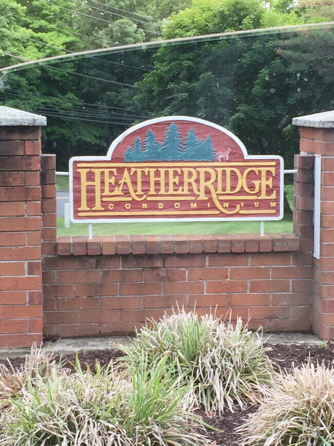Sign - 150 Heather Ridge