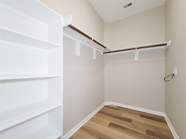 Building Photo - 6535 Dayridge Ln