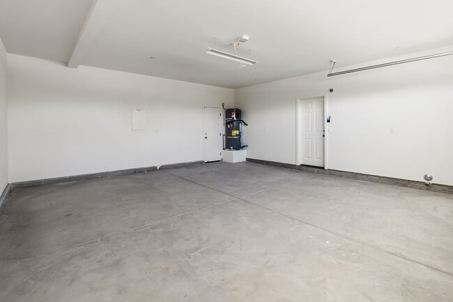 Building Photo - BRAND NEW HOME