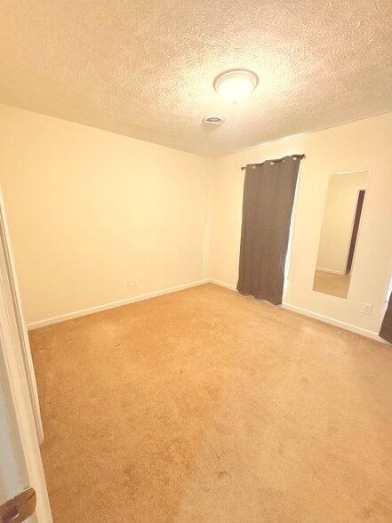 Building Photo - 14 Lake Village Ct