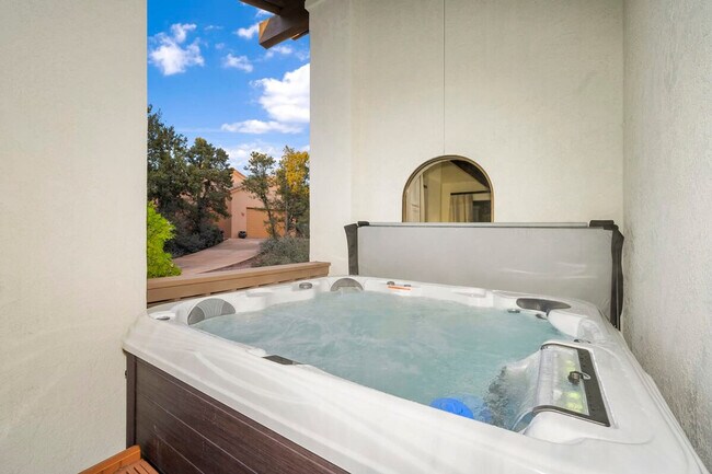 Building Photo - 32 San Patricio Dr