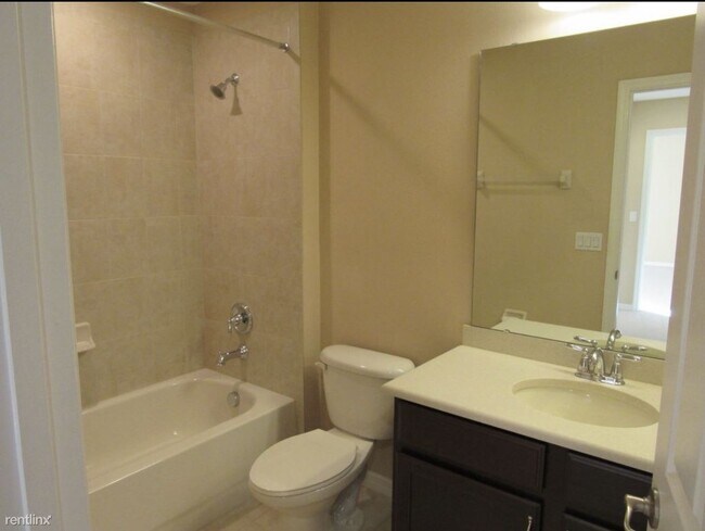 Building Photo - 644 Venice Place