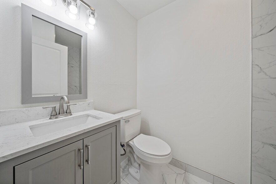 Building Photo - 12411 Osborne St