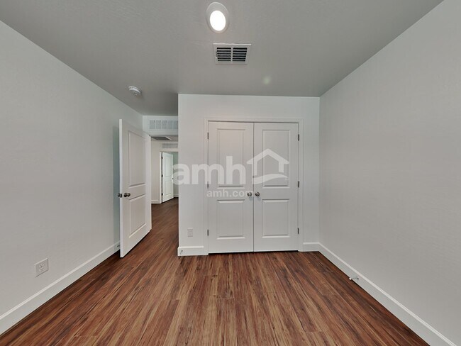 Building Photo - 17161 W Golden Ln