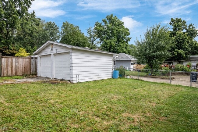 Building Photo - 1056 Belden Ave