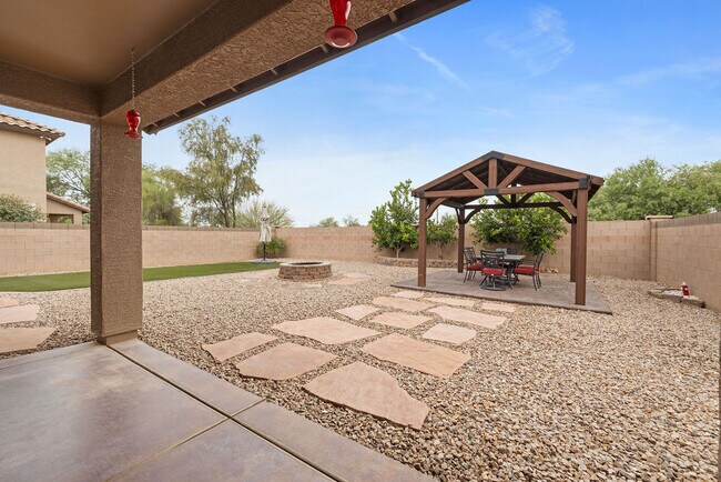 Building Photo - 11904 W Farmall Dr