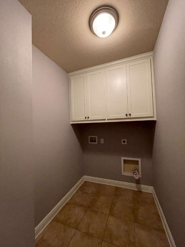 Building Photo - "Spacious 4-Bedroom Oasis with 3 Full Baths in Panama City – 2,582 Sq. Ft. of Comfort on Maggie L...