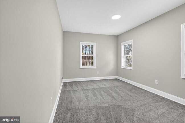 Building Photo - 2417 Washington St