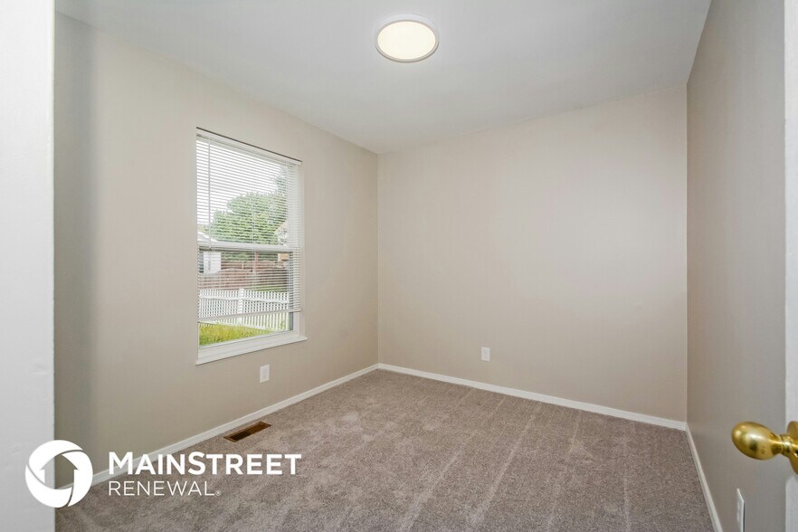 Building Photo - 6 Bishops Crest Ct