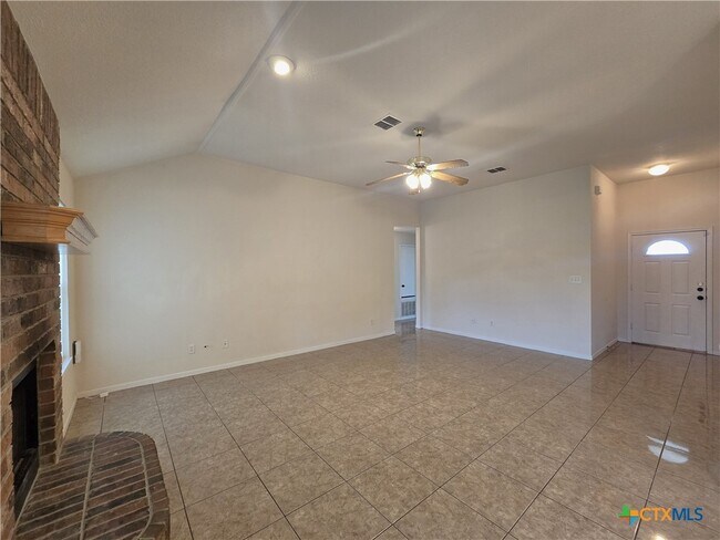 Building Photo - 5705 Mandalay Dr